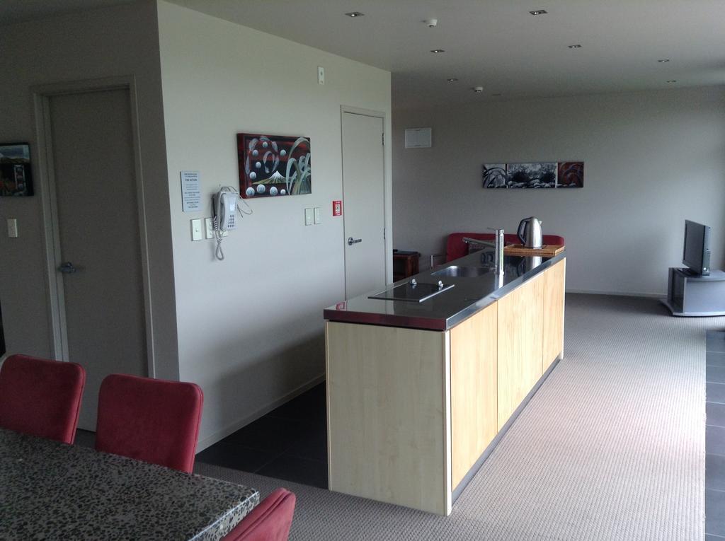 Aparthotel One Burgess Hill New Plymouth Exterior foto