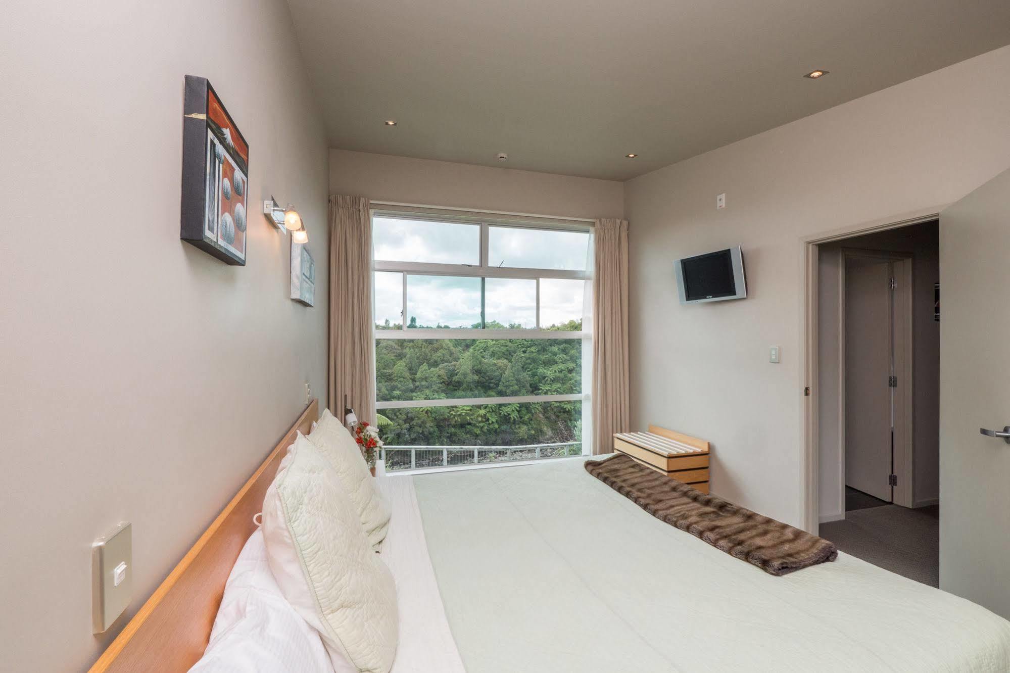 Aparthotel One Burgess Hill New Plymouth Exterior foto
