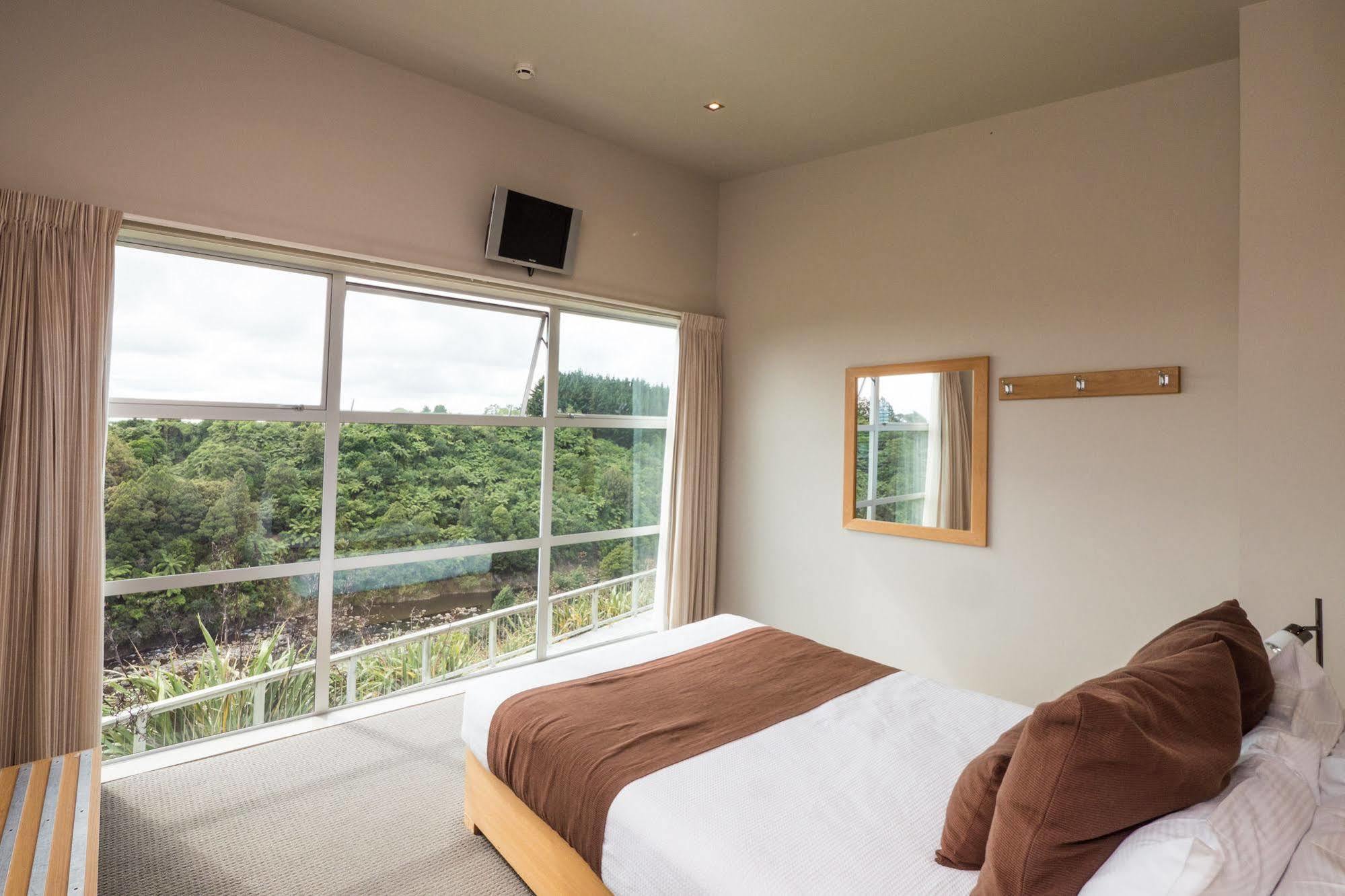 Aparthotel One Burgess Hill New Plymouth Exterior foto