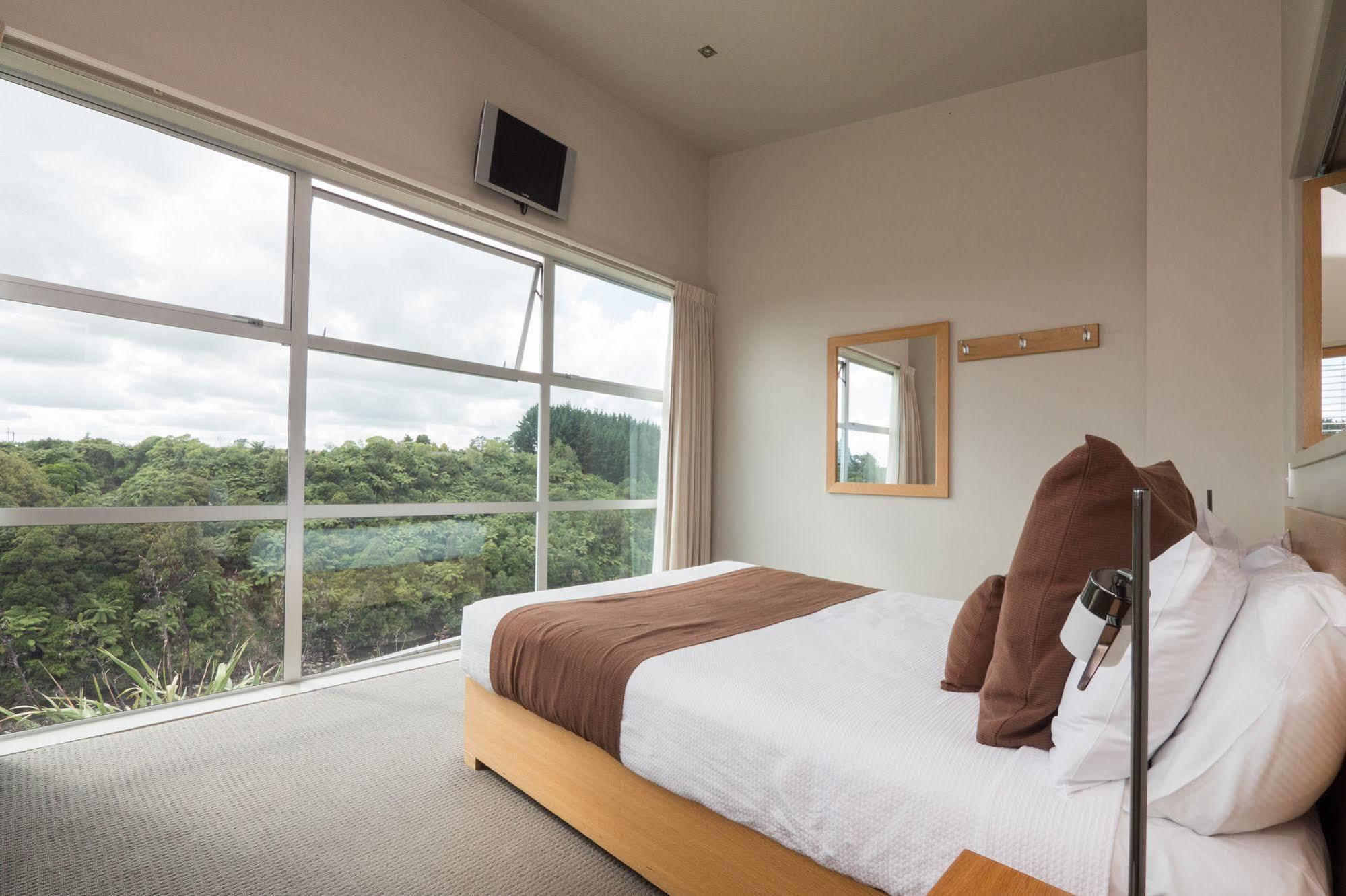 Aparthotel One Burgess Hill New Plymouth Exterior foto